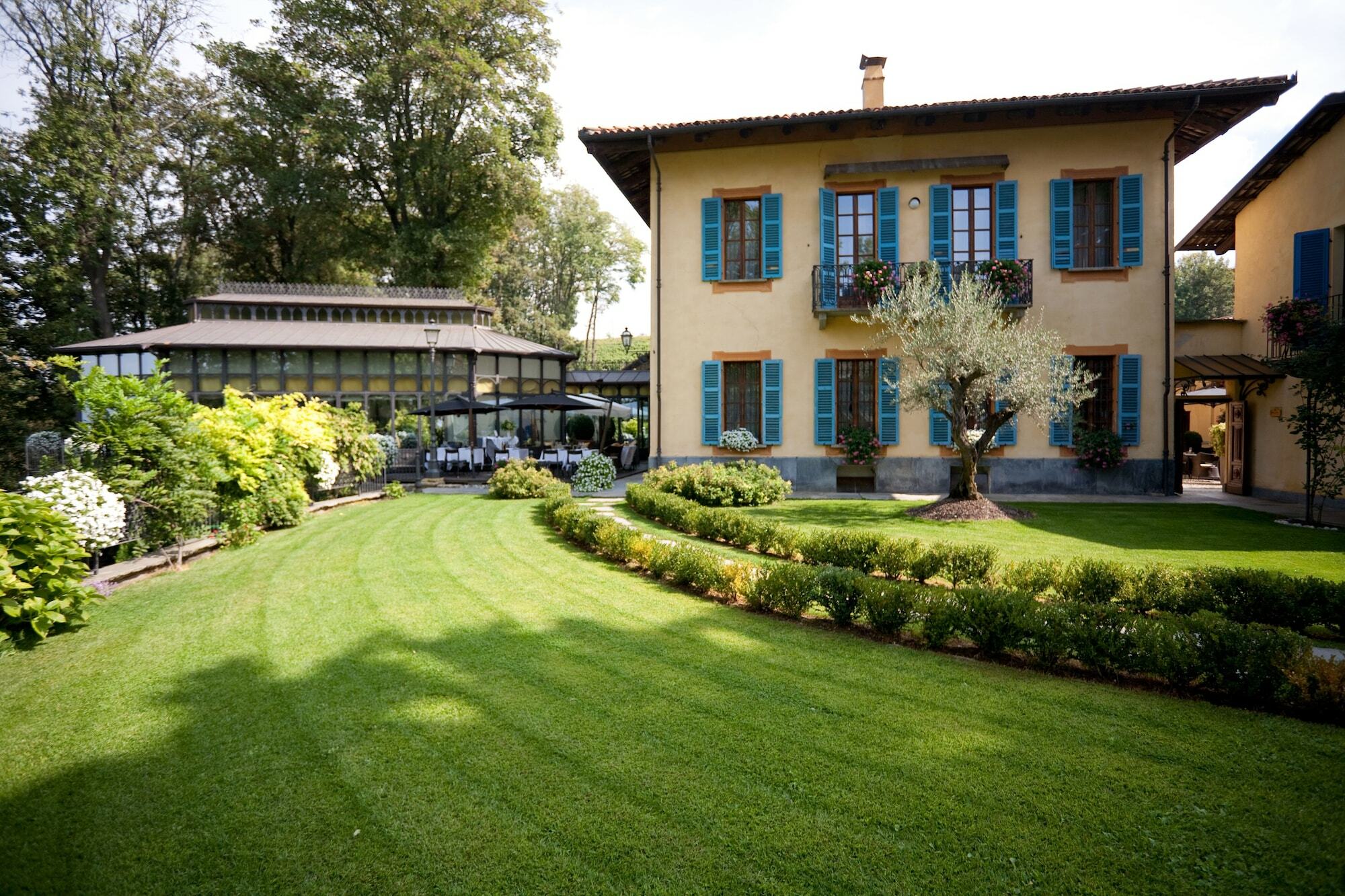 Hotel Villa Beccaris Monforte dʼAlba Exterior foto